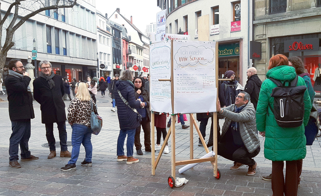 Der Good-News Kubus mit der 'Du-hast-die-Wahl' Umfrage