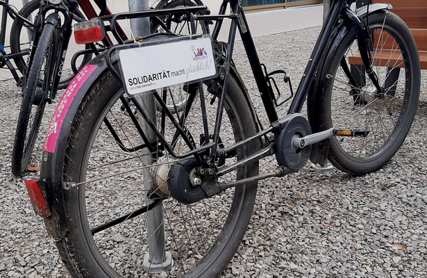 Der Good-News Kubus mit der 'Du-hast-die-Wahl' Umfrage