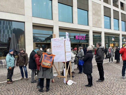 Der Good-News Kubus mit der 'Du-hast-die-Wahl' Umfrage